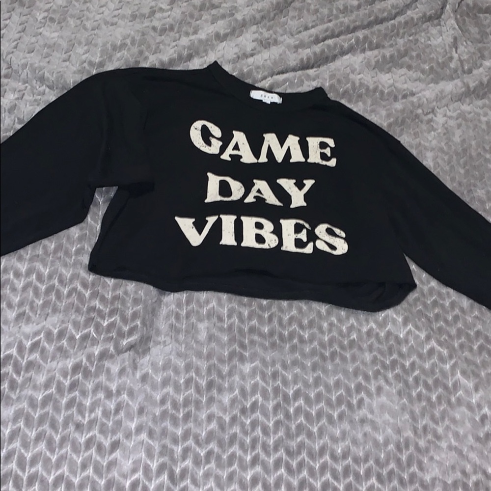 Women’s small long sleeve crop top shirt !